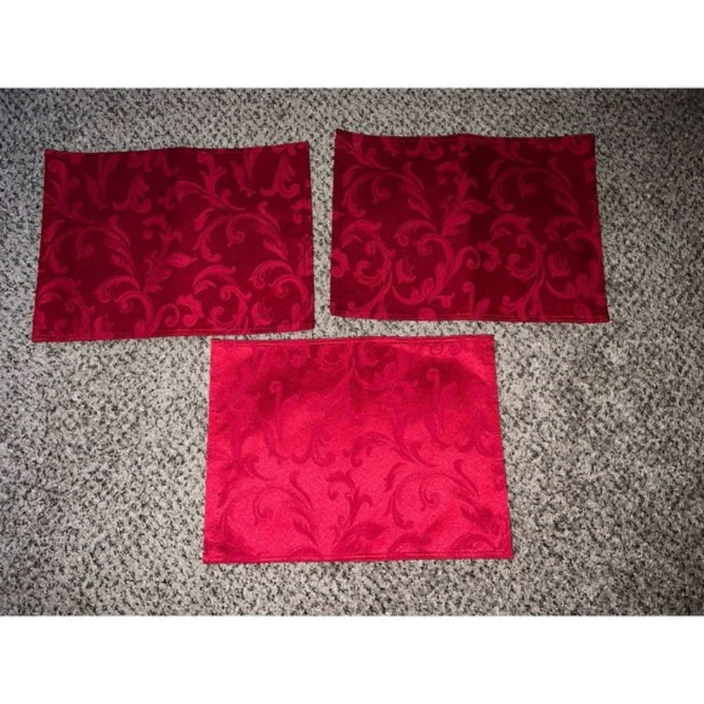 3 Red cotton/ polyester placemats‎